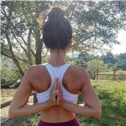 Insegnante di yoga certificata per lezioni di gruppo e/o individuali